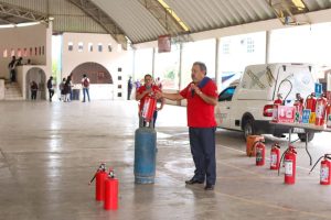Gobierno Municipal de Benito Juárez fortalece la prevención con capacitación en manejo de extintores