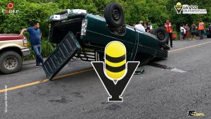 Familia resulta ilesa tras aparatosa volcadura en Naranjos Amatlán