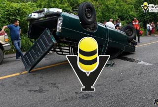 Familia resulta ilesa tras aparatosa volcadura en Naranjos Amatlán