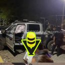 Policías pierden el control y chocan contra poste
