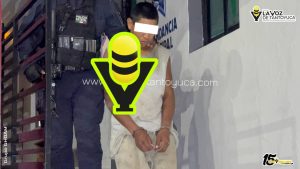 Detienen a dos sujetos por reñir en la vía pública