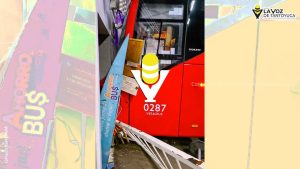 Autobús ADO se impacta contra terminal en Cosamalopan