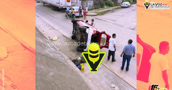 Mujer resulta lesionada en volcadura de taxi, en Coatzacoalcos