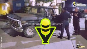 Conductor daña motocicleta estacionada en la Galeana; solo daños materiales