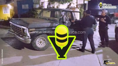 Conductor daña motocicleta estacionada en la Galeana; solo daños materiales