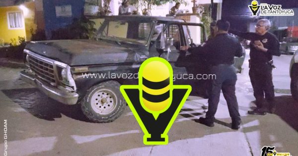 Conductor daña motocicleta estacionada en la Galeana; solo daños materiales