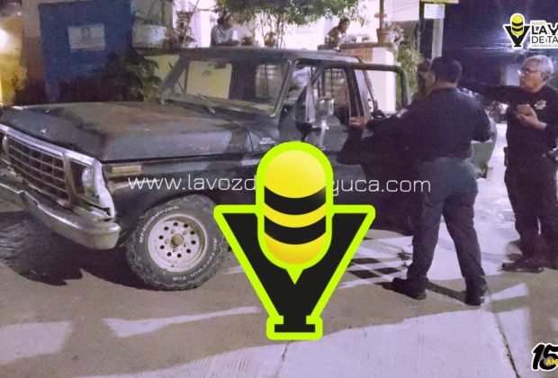 Conductor daña motocicleta estacionada en la Galeana; solo daños materiales