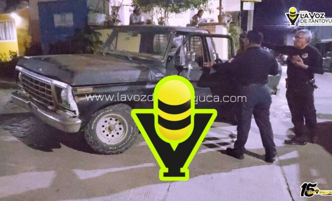 Conductor daña motocicleta estacionada en la Galeana; solo daños materiales