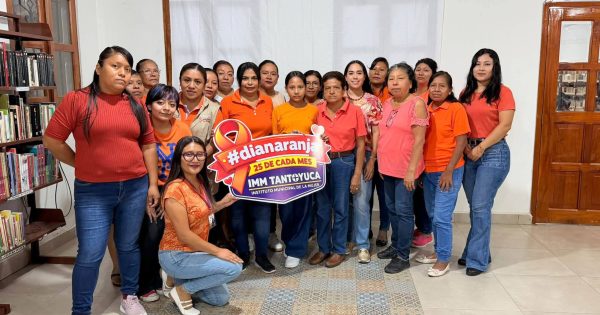 Mujeres fortalecen sus habilidades con el taller “Rosas Eternas”