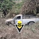 Camioneta se sale del camino en terracería de Pánuco