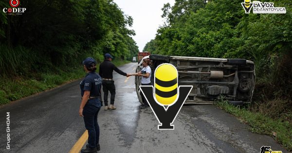 Vuelca camioneta repartidora de medicamentos en la carretera Alazán - Canoas