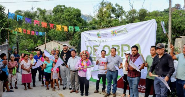 Alcaldesa Aristea Fernández inicia obra de pavimentación en El Terrero