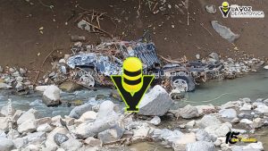 Localizan camioneta tras ser arrastrada por el río en Zontecomatlán tras las intensas lluvias de Octubre