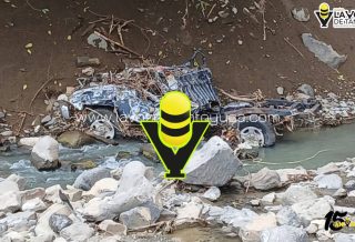 Localizan camioneta tras ser arrastrada por el río en Zontecomatlán tras las intensas lluvias de Octubre