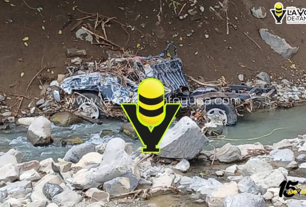 Localizan camioneta tras ser arrastrada por el río en Zontecomatlán tras las intensas lluvias de Octubre