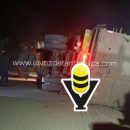 Vuelca camión cañero en Pánuco; operador y conductor resultaron ilesos