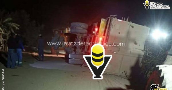 Vuelca camión cañero en Pánuco; operador y conductor resultaron ilesos