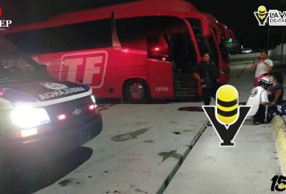 Mujer queda encerrada en autobús fuera de servicio en Ciudad Valles tras quedarse dormida