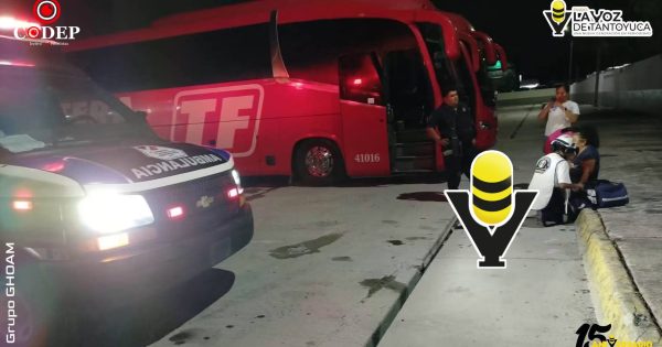 Mujer queda encerrada en autobús fuera de servicio en Ciudad Valles tras quedarse dormida