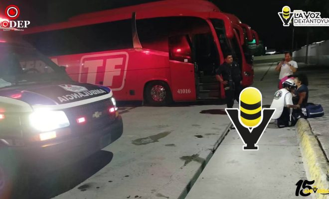 Mujer queda encerrada en autobús fuera de servicio en Ciudad Valles tras quedarse dormida