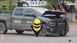 Camioneta del Ejército Mexicano choca contra vehículo particular; deja un lesionado en Poza Rica