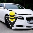 Automóvil se impacta contra un poste en el centro de Tepetzintla