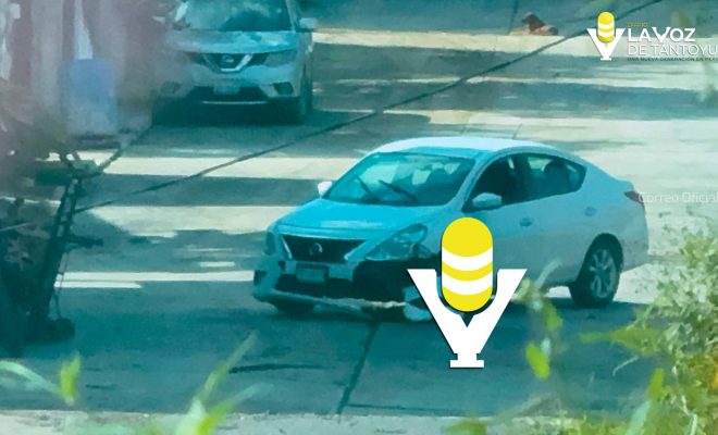 Mujer al volante choca contra una barda en Tantoyuca