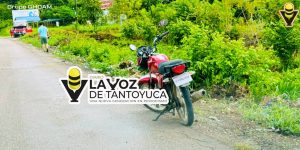 Motocicleta derrapa y resulta lesionado 