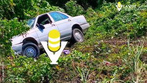 Conductor pierde el control y termina en un barranco; resultó ileso