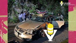 Taxi de Huejutla choca contra una familia en San Luis Potosí 