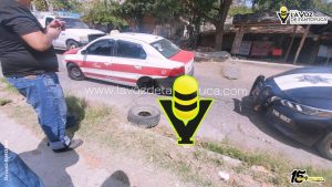 Falla mecánica deja taxi varado y genera movilización vial en Tantoyuca