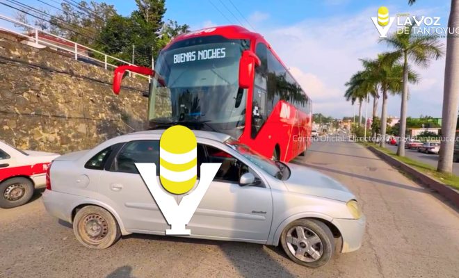 Abandonan auto compacto tras chocar contra ADO