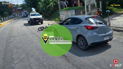 Choque por alcance entre automóvil y motocicleta deja daños materiales en Tantoyuca