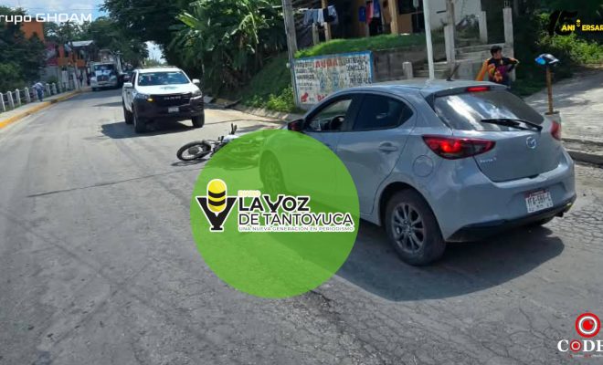 Choque por alcance entre automóvil y motocicleta deja daños materiales en Tantoyuca