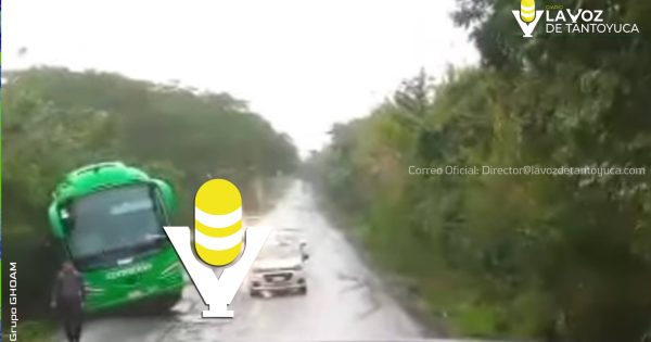 Autobús Conexión a punto de volcar en la Alazán - Canoas: pasajeros resultaron ilesos