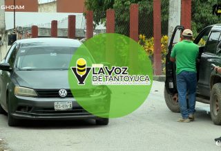 Choque entre Jetta y camioneta deja daños materiales en Tantoyuca