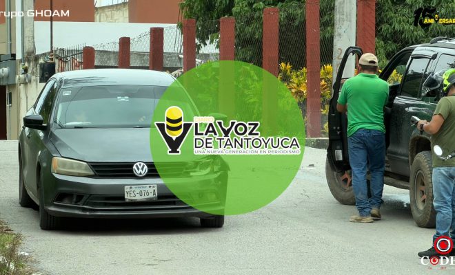 Choque entre Jetta y camioneta deja daños materiales en Tantoyuca
