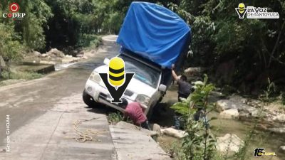 Camioneta de transporte mixto rural estuvo a punto de caer a un arroyo en Benito Juárez
