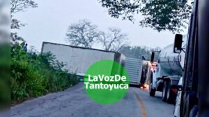 Vuelca camión en la México - Tampico 