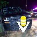 Camioneta estuvo a punto de volcar y caer a un barranco tras derrape