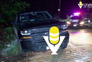 Camioneta estuvo a punto de volcar y caer a un barranco tras derrape