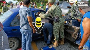 Aparatoso accidente frente al 74 Batallón Militar deja tres lesionados en Tempoal