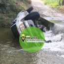 Camioneta termina volcada en un arroyo de Chicontepec