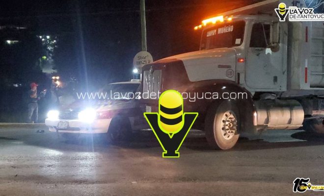 Choque entre taxi y camión deja solo daños materiales en Tantoyuca