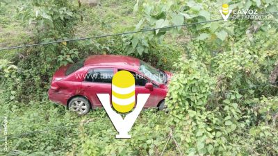 Vehículo cae a barranco en Chicontepec; conductor resultó ileso