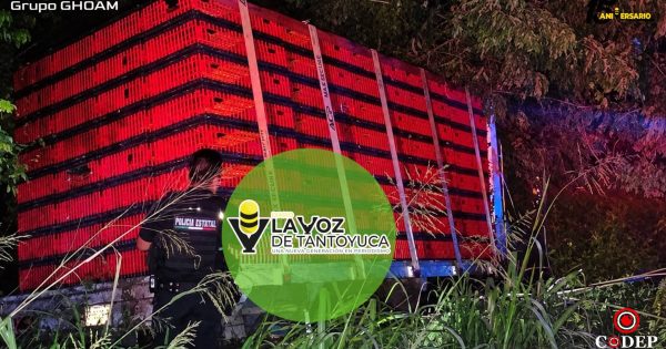 Camión avícola aparece baleado y abandonado en la carretera Tuxpan - Tampico