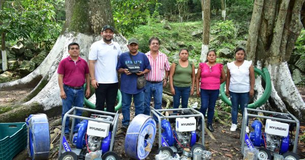 Roberto San Román Solana entrega apoyos gestionados ante SEDARPA para mitigar los efectos de la sequía