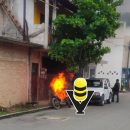 Incendio de motocicleta moviliza a cuerpos de emergencia en Huejutla