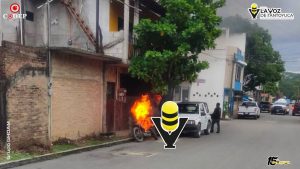 Incendio de motocicleta moviliza a cuerpos de emergencia en Huejutla