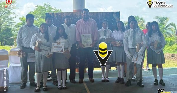 Regidor José Alfredo Ruiz León apadrina generación de la Telesecundaria Emiliano Zapata, en Tantoyuca